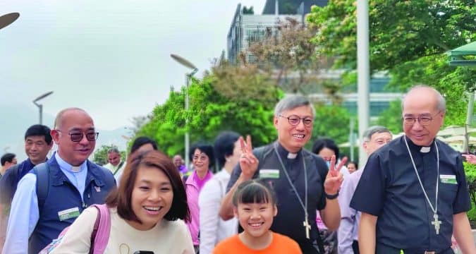 Thousands participate in fund-raising walkathon