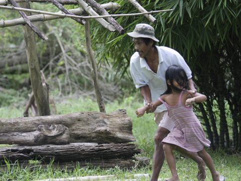 Villagers flee artillery strikes against Philippine terror group