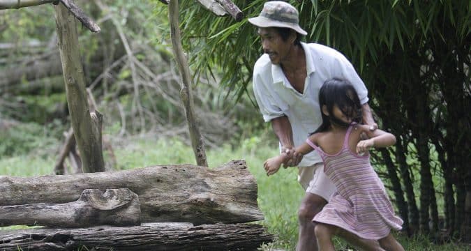 Villagers flee artillery strikes against Philippine terror group