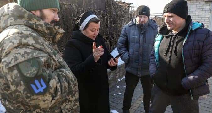 Taxi company helps religious sisters get supplies to war-torn villages in Ukraine