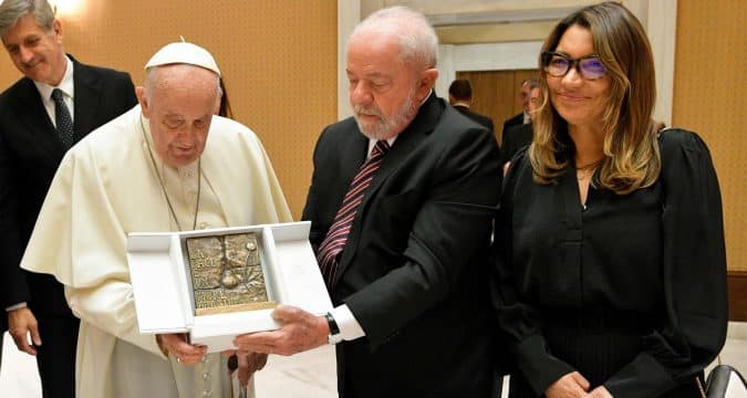 Brazilian president invites pope to visit Amazon, discusses war