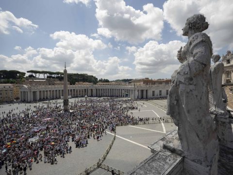 Be modern prophets by guiding others to the Holy Spirit pope urges