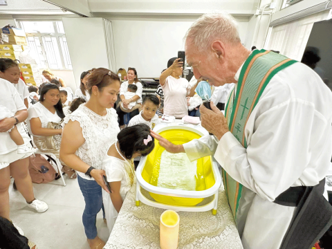 Children of single mothers baptised at MercyHK Centre