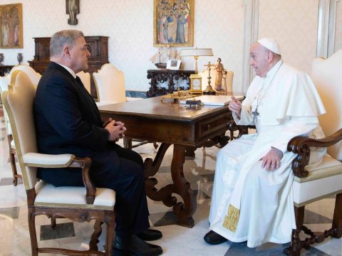 Top US general meets with Pope Francis