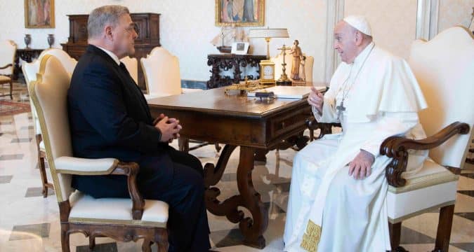 Top US general meets with Pope Francis