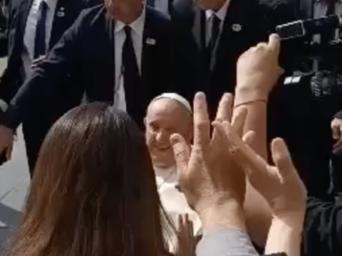 Video: Pope Francis wecomed in Mongolia