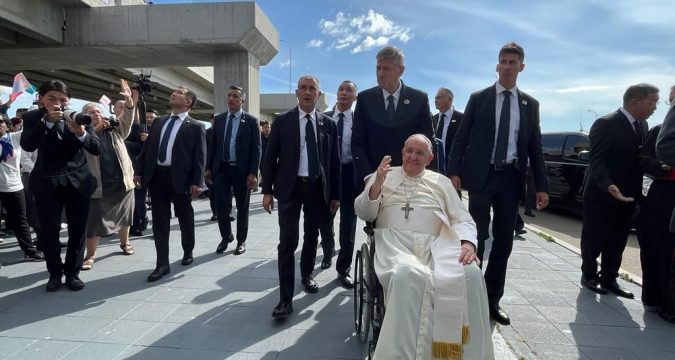 Photos: Pope Francis welcomed in Mongolia