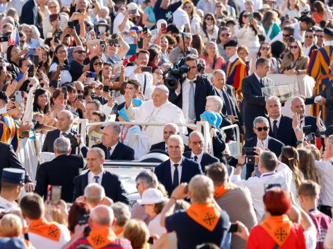 Hope must be restored in communities and young people, pope says