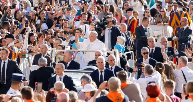 Hope must be restored in communities and young people, pope says