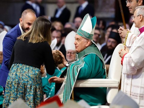 Wanting to control, confine God to an agenda is idolatry, pope says