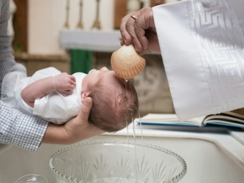 Having child out of wedlock does not bar access to sacraments, Vatican says
