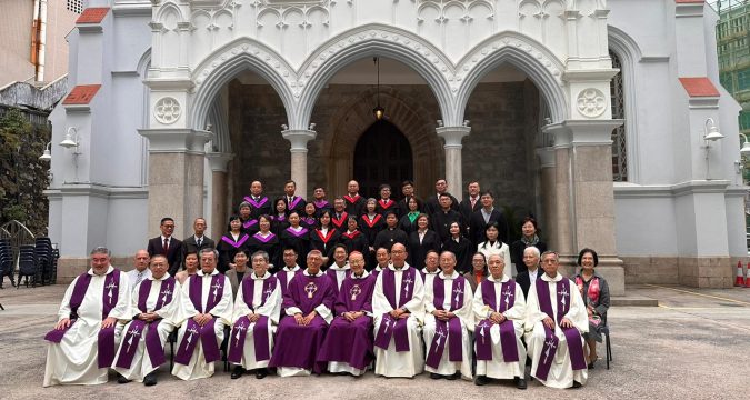 Use your knowledge to motivate others to follow Christ, graduates urged