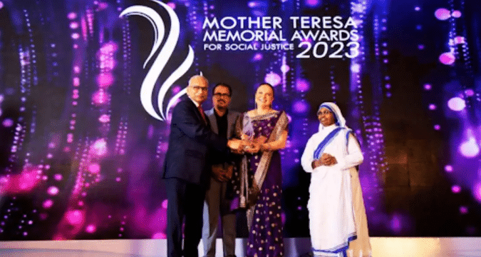 Peacemaker receives Mother Teresa award