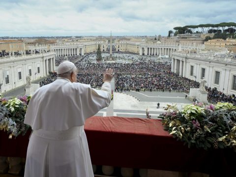 Pope’s Christmas Urbi et Orbi: Say ‘yes’ to the Prince of Peace, ‘no’ to war