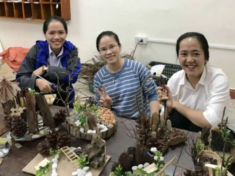 Vietnam nuns make eco-friendly crèches