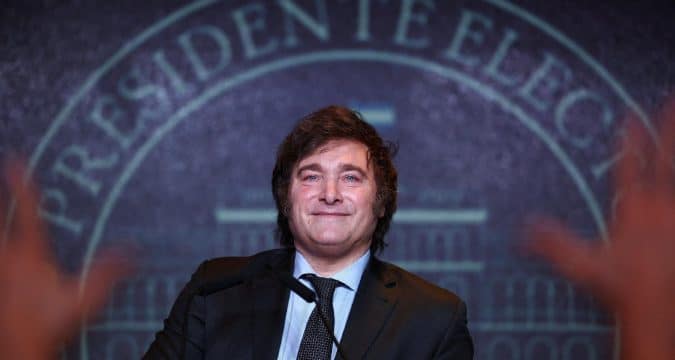 Argentine president invites pope to visit