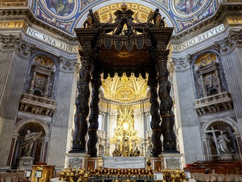 Canopy over main altar of St. Peter’s Basilica to undergo restoration
