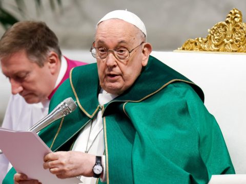 Amid ‘barrage’ of words online and off, listen to God’s word, pope says