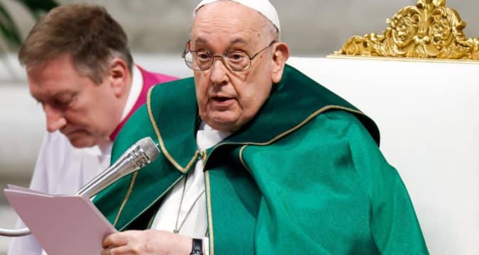 Amid ‘barrage’ of words online and off, listen to God’s word, pope says