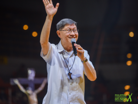 Walking with God means walking in humility, Cardinal Tagle says