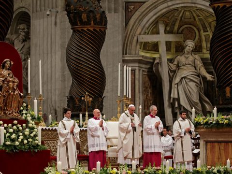 Waiting, not worldliness, leads to the Lord, pope tells religious