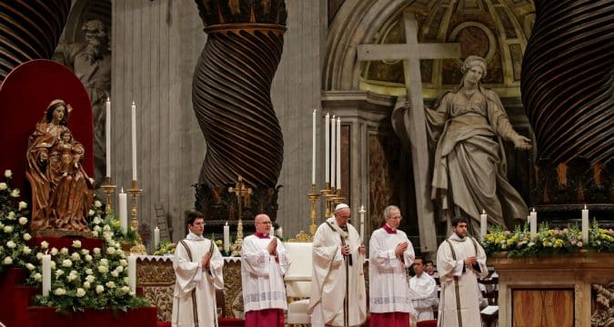 Waiting, not worldliness, leads to the Lord, pope tells religious