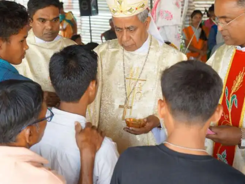 Church-run schools in India face threat from extremists over Christian symbols