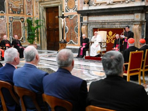 Family, community, are key to overcoming secularism, pope says