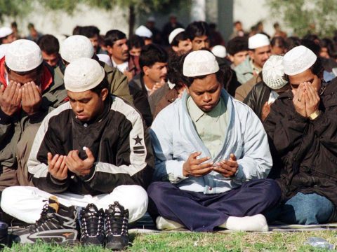 Respect life by opposing war, Vatican officials say in Ramadan message