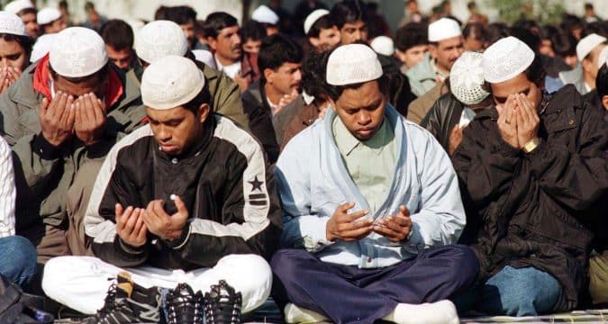 Respect life by opposing war, Vatican officials say in Ramadan message