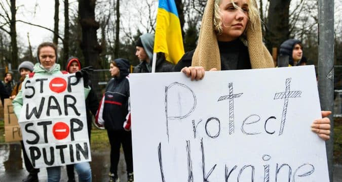 Vatican’s top diplomat says Russia and Ukraine must negotiate