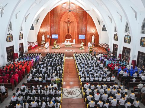 Cardinal Stephen Chow visits parish in Vietnam