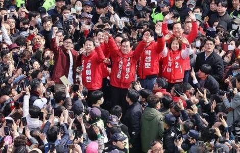 On eve of elections Church in Korea probes political parties