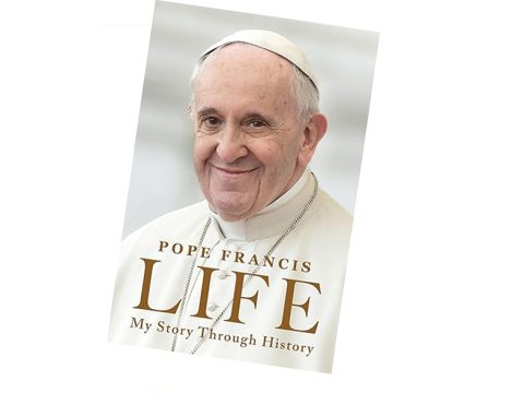 A need to be among the people, the new book on Pope Francis