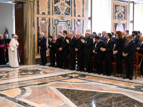 Pope praises role of archives, libraries, in tech-oriented world