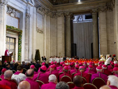 Proclaiming Holy Year, pope says it is time to strengthen and share hope