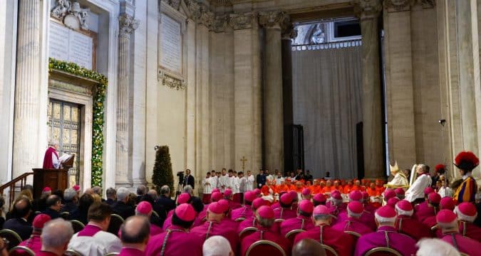 Proclaiming Holy Year, pope says it is time to strengthen and share hope
