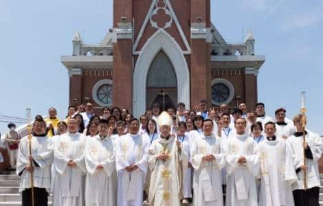 Feasts of Mary Help of Christians and the Most Holy Trinity celebrated in Shanghai