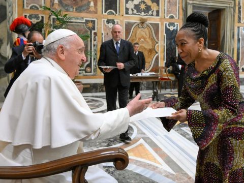 Pope urges diplomats to be signs of hope and promoters of cooperation