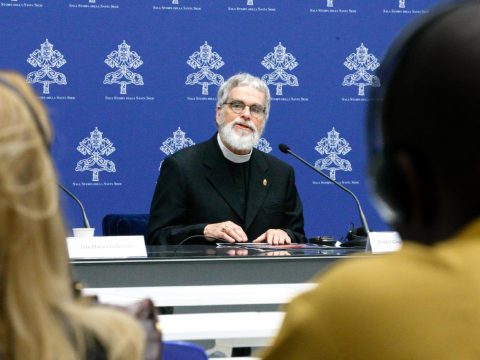 Science that serves humanity is in harmony with faith, pope says