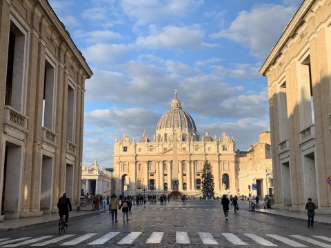 Pope establishes commission to boost donations to the Holy See