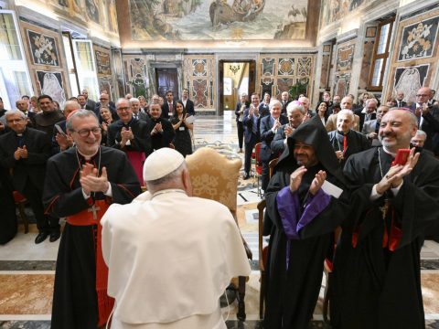 Whole Church called to support Christians in Middle East, pope says