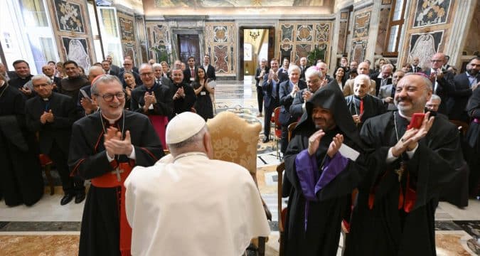Whole Church called to support Christians in Middle East, pope says