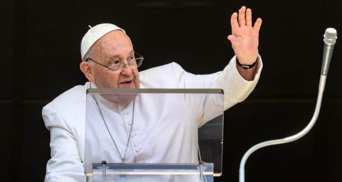 Church needs communion, harmony, moderation to be missionary, pope says