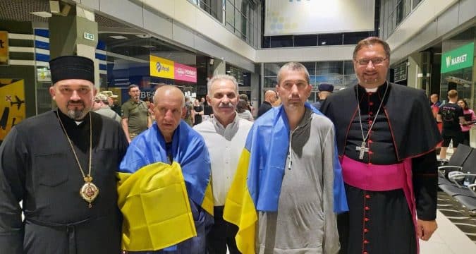 Pope praises release of two Ukrainian priests from Russian captivity