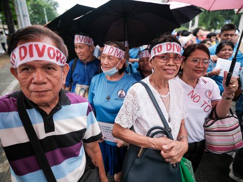 Survey shows that most Filipinos still oppose divorce