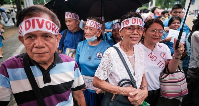 Survey shows that most Filipinos still oppose divorce