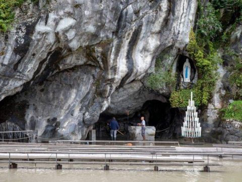 Flash flooding temporarily closes Lourdes’ grotto