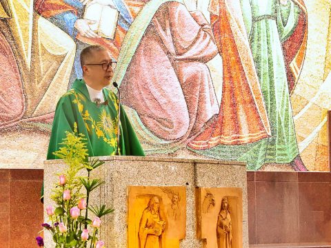 ‘Go beyond ritual’ Father Dave urges during Mass at Annunciation Church