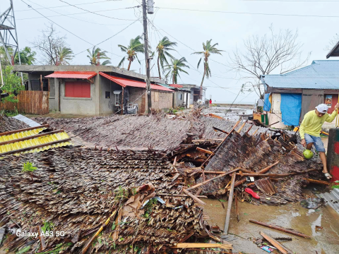 Hundreds of thousands displaced as Man-yi hits the Philippines